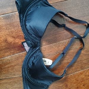 Very sexy unlined plunge bra size 32b new